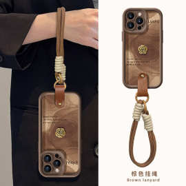 山茶花公仔挂绳适用苹果16手机壳15PRO美拉德14磨砂硅胶13小羊皮7