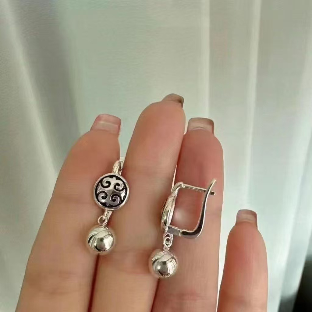 Ethnic retro fashionable classic design earrings