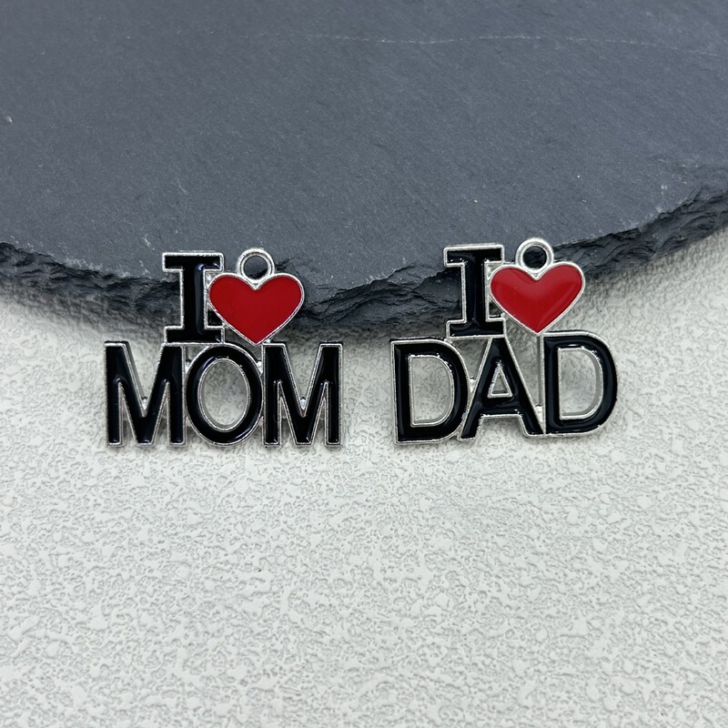 Creative Father's Day Dad/Mom Letter-Shaped Metal Pendant Keychain Father's Day Gift