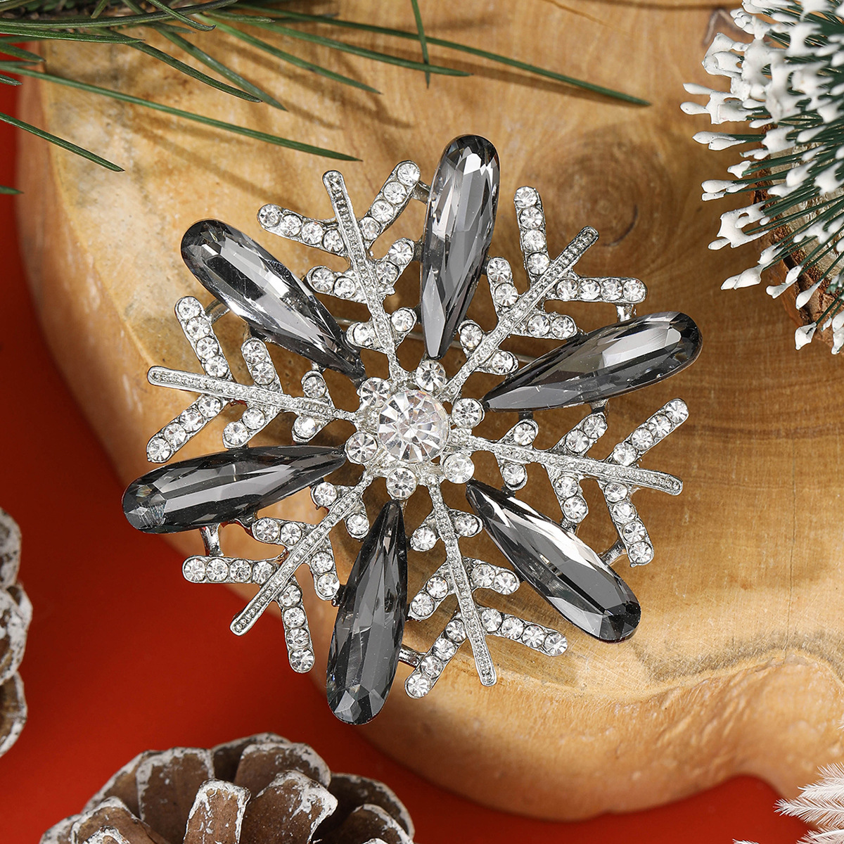 25g Weight Rhinestones Inlay Material Brooches Classification Banquet Occasion Alloy Material Snowflake Pattern All Seasons Season Women's Gender Inlay Design Elegant Style Elegant Pin Snowflake Alloy Inlay Rhinestones Women's Brooches 无