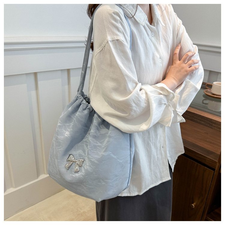 Large-capacity, elegant commuter tote bag, bow single-shoulder bag, distinctive pleated crossbody bag, 2024 new style bag trend undefined