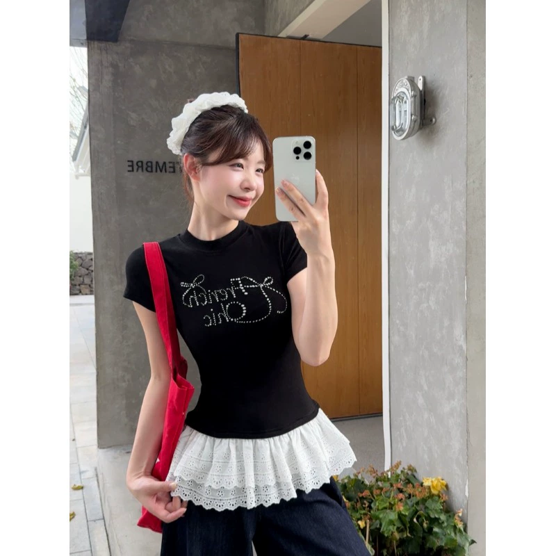 Повседневная футболка с короткими рукавами и бантом больших размеров для женщин, летняя модная футболка на правое плечо для полных девушек, закрывающая тело и придающая стройный вид, короткий топ