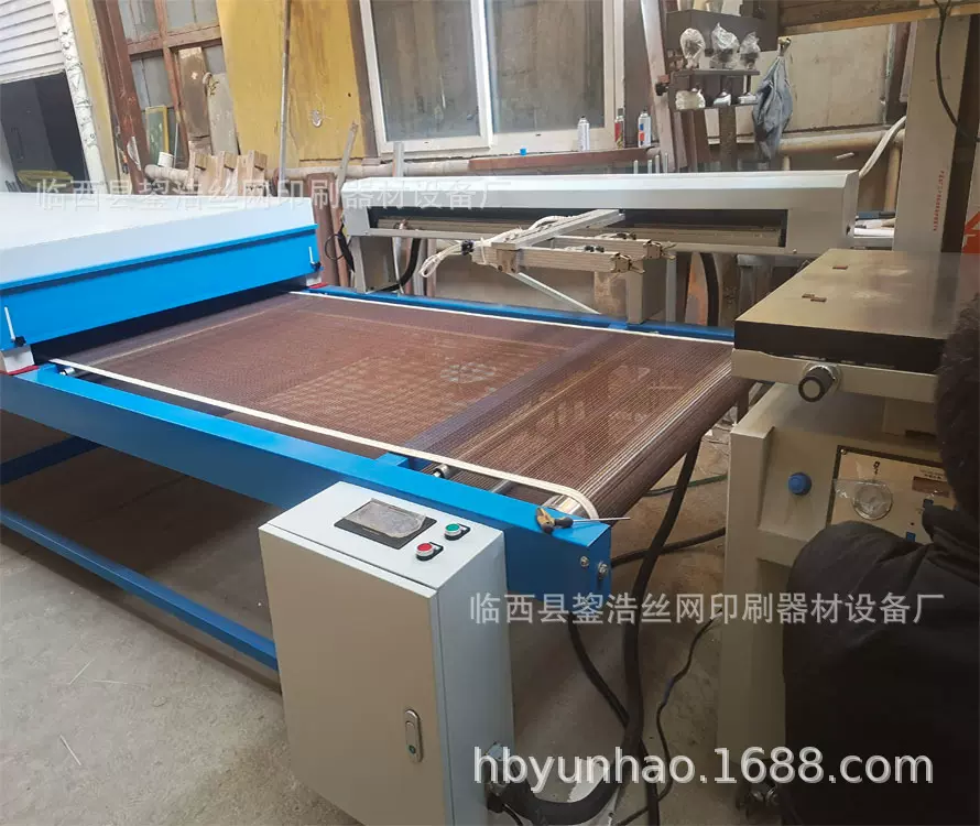 机械手臂抓取方便毛毡纸张等印刷材料配套丝网印刷机使用