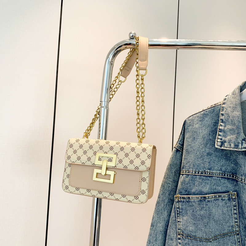 Bolsos de diseño de nicho de alto nivel para mujeres 2024 nueva moda cadena bolso de hombro universal bolso de mochila de estilo extranjero