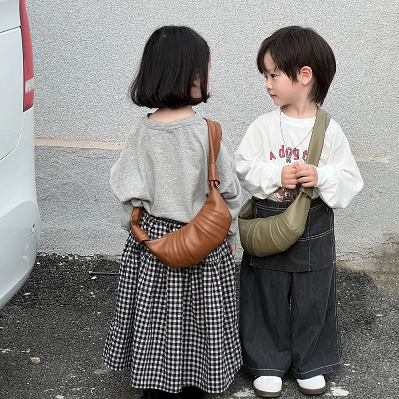Bolsas de cor de toro de color sólido extranjero para niños y niñas, bolsas de bolsas populares coreanas para niños 2025 nuevas bolsas de hombro para niños