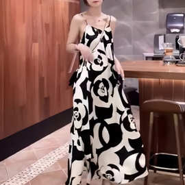 官图 印花吊带连衣裙夏季新款小众宽松慵懒风过膝长款裙