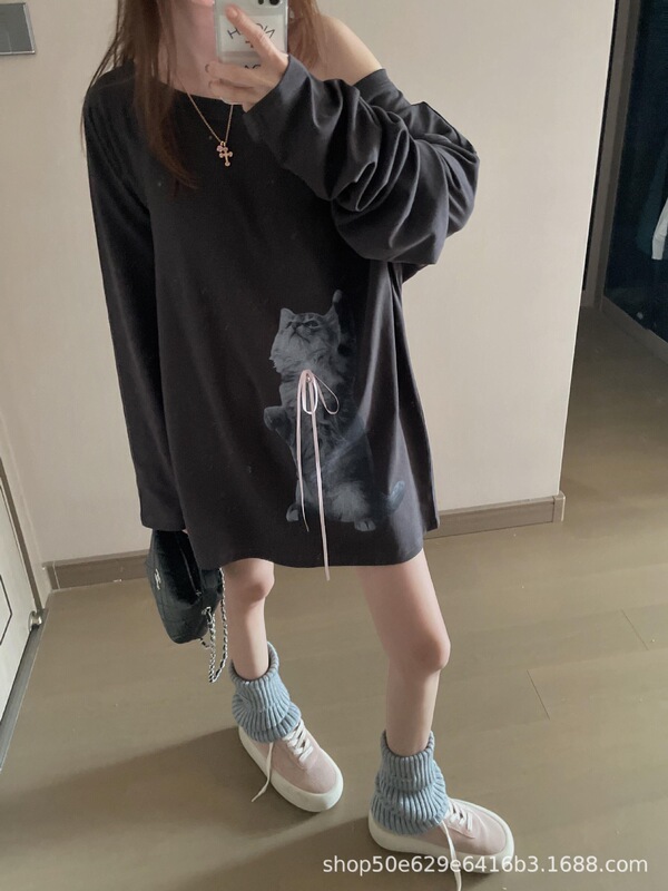 Lisa同款韩系小众蝴蝶结铃铛猫斜肩长袖T恤女宽松显瘦慵懒风上衣|undefined