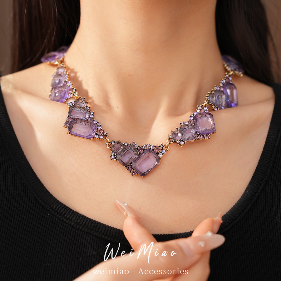 Diamante púrpura collar cuadrado irregular de geometría ligero lujo nicho de alta sensación cadena de clavícula retro conjunto de joyas