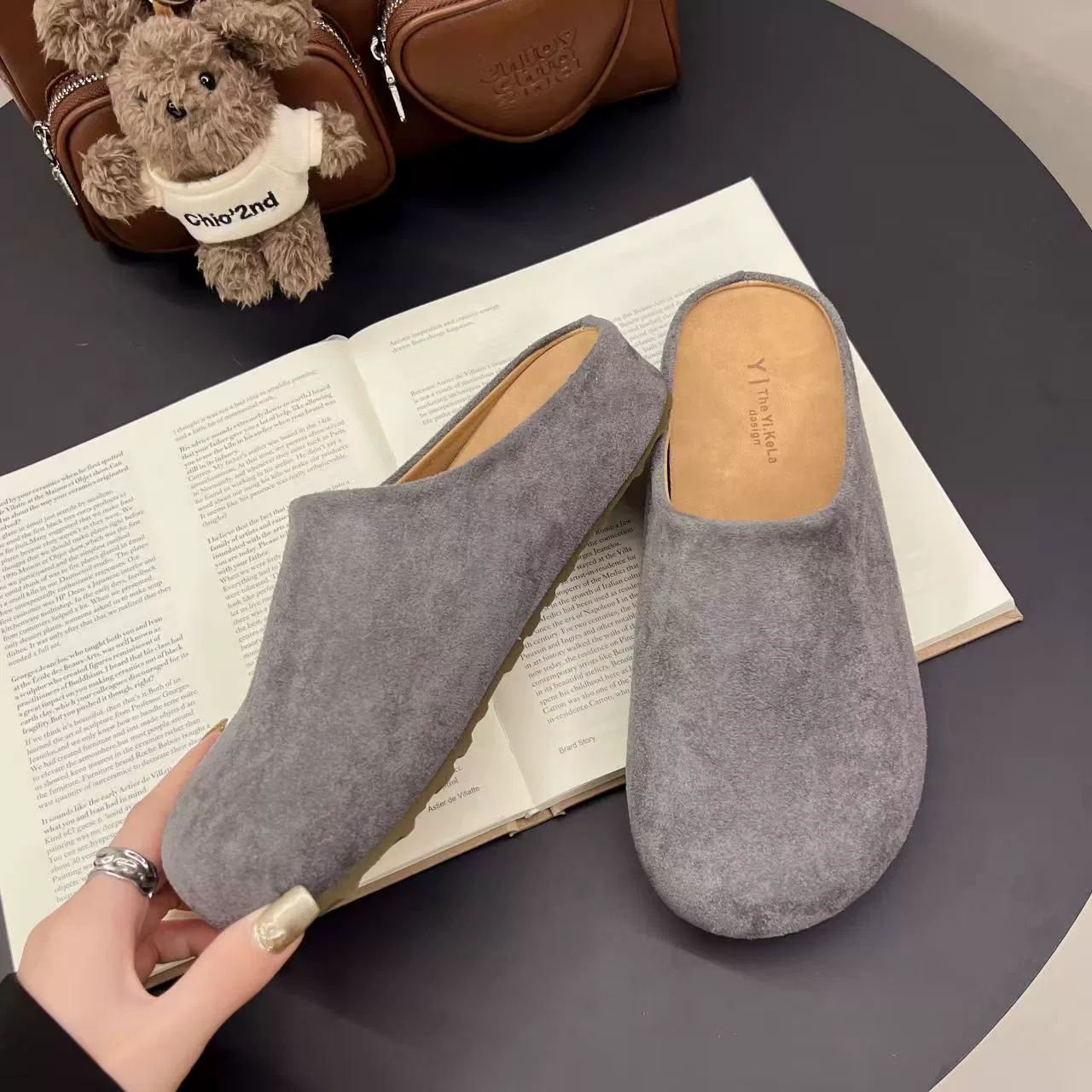 Retro slippers, Spring/Fall 2025 model, suitable with a skirt