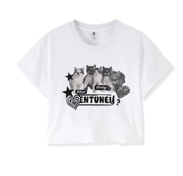 アメリカのレトロなギャルの肩の袖を挿して色のプリントのtシャツの女性の2024新型の夏の短いタイプの正肩の丸首の上着にぶつかります。|undefined