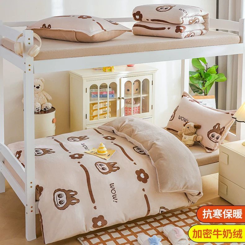 Dormitorio de tres piezas de cama de terciopelo de leche y sábanas de terciopelo de coral flange niños caricaturas de invierno