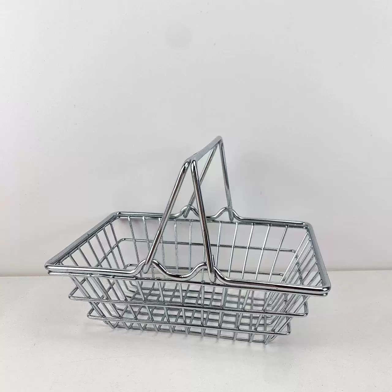 Small Metal Wire Storage Basket, Multi-Size Table Organizer for Coffee Capsules, Kids