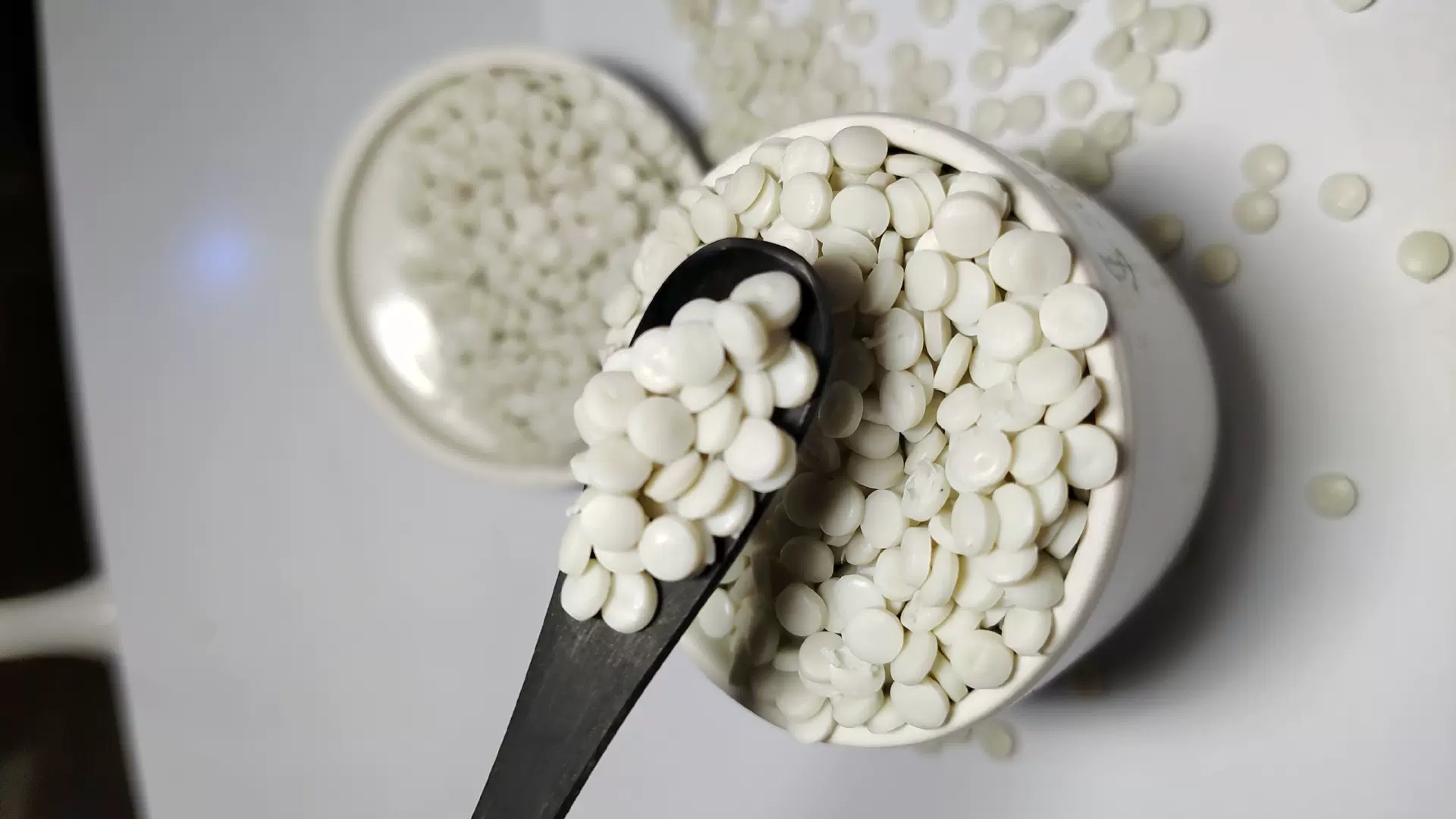 吹塑专用PE再生料 低融指高纯度HDPE颗粒 白色小中空HDPE再生颗粒