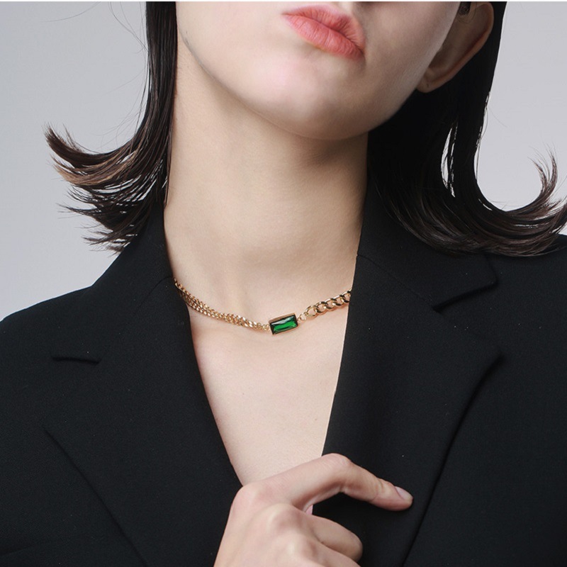 Collier Rétro En Acier Au Titane De Mode Incrusté De Diamants Verts Chaîne Épaisse De La Clavicule display picture 3