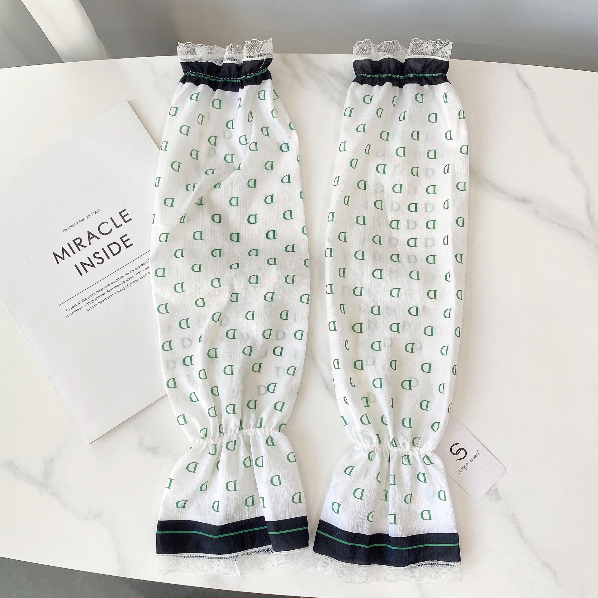 Verano estilo coreano ligero transpirable overse manga de encaje de las mujeres protección solar fresca manga de hielo satinado protección del brazo de conducción al aire libre al por mayor