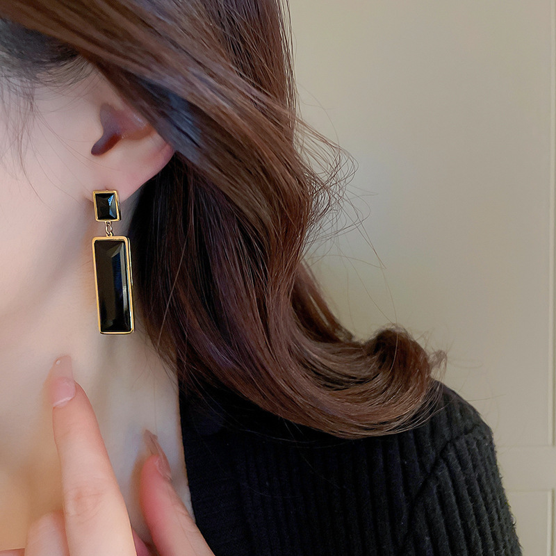 Fashion Oval Titanium Steel Plating Zircon Earrings 1 Pair