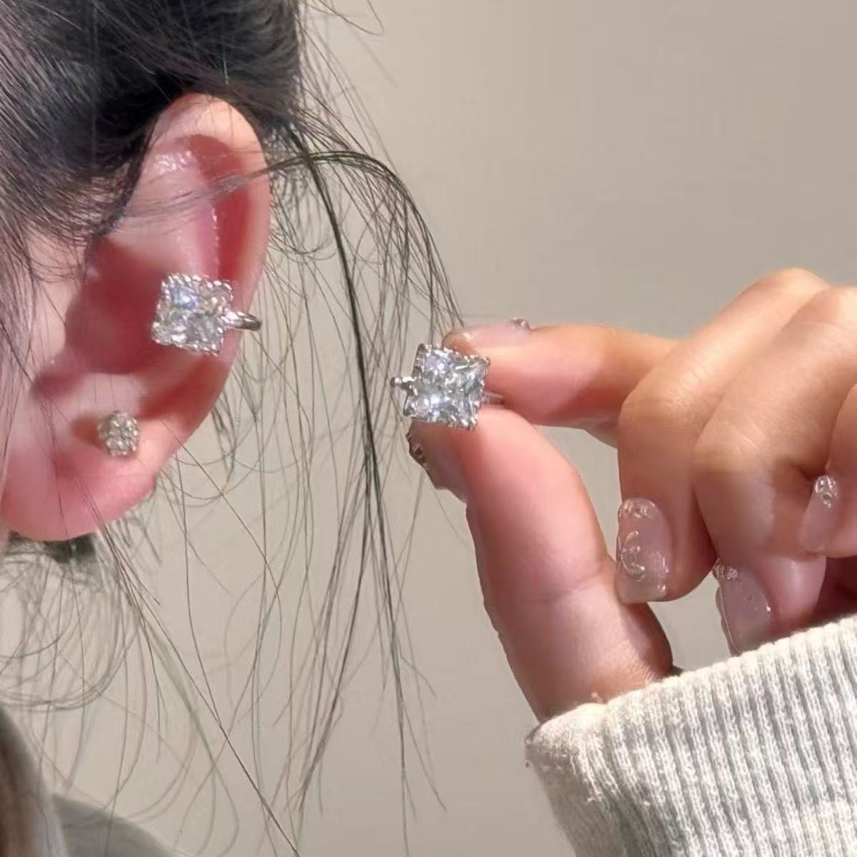 Versatile Small Cube-Shaped Zircon Clip-On Earrings for Non-Pierced Ears, High-End Niche Minimalist Style Ear Cuffs for Women