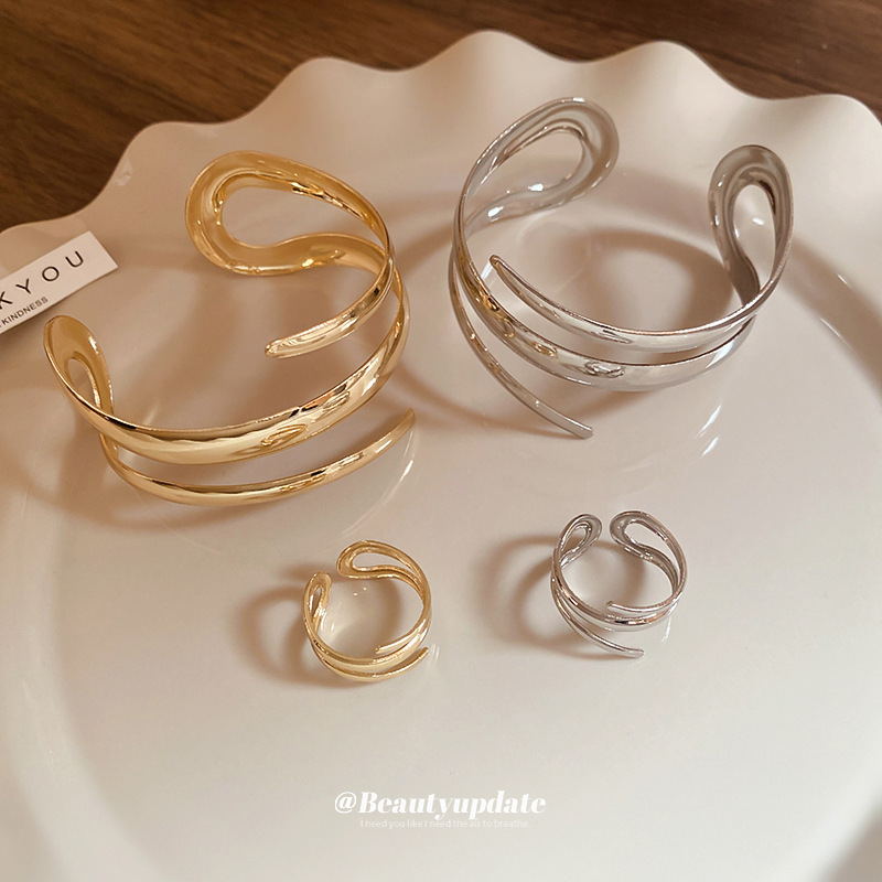 Línea ancha, anillo hueco, pulsera, temperamento, brazalete de moda exagerada europea y americana, brazalete, lujo ligero, sensación de alta gama, mujer