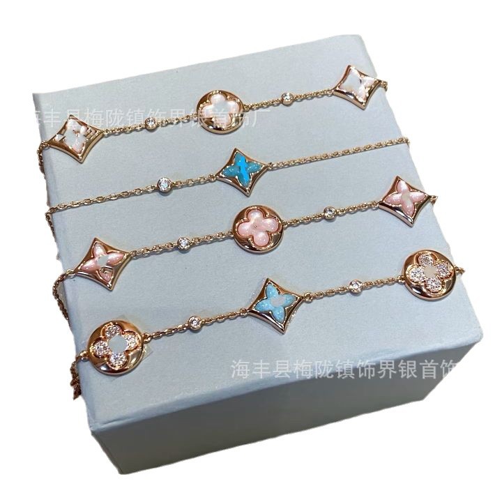 Donkey Familyの新作高級版四つ葉のクローバー五花ブレスレット、女性用18金メッキ、オールドフラワーパウダーシェルネックレス、アマゾナイトイヤリング