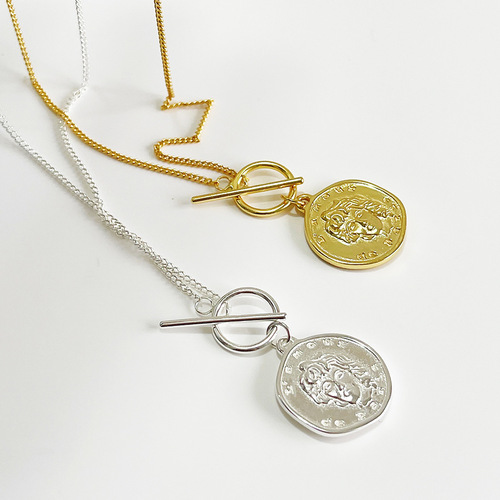 Metal Head Pendant Necklace with Korean Wave/Influencer Style, Lock Bone European Style Short Chain Necklace, Elegant Simple Chain