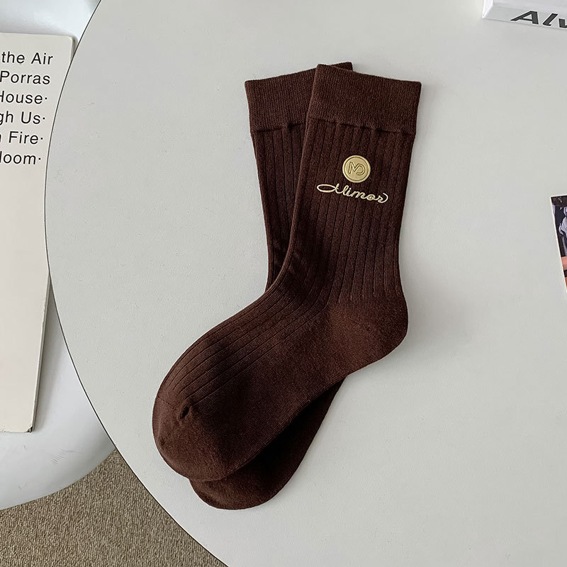 2025d Ins Hot Stamping Winter New Versatile Internet Celebrity Cotton Trendy Mid-Calf Socks_voghion.com