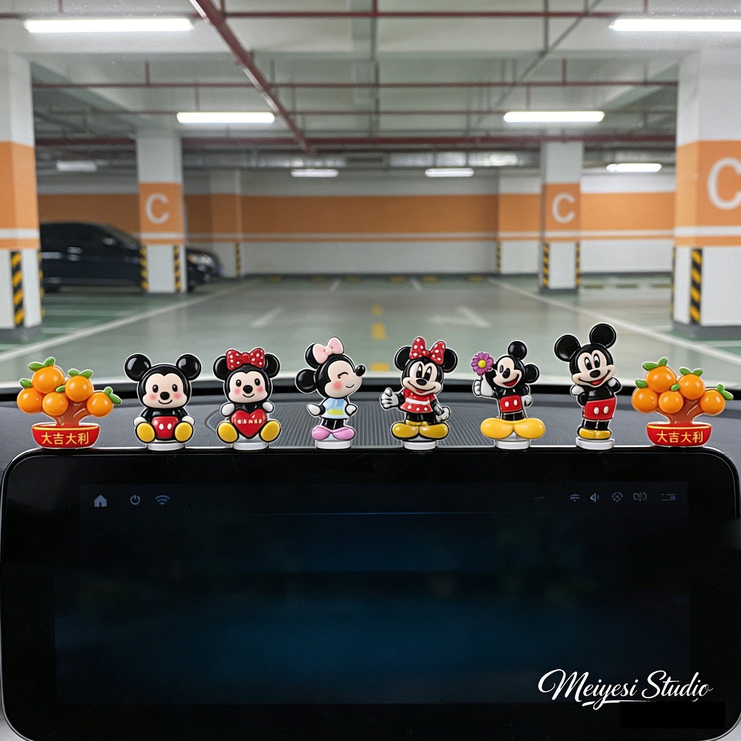 Cute y lindo consola central decoraciones interiores de automóviles de dibujos animados decoraciones de automóviles eléctricos muñecas creativas decoraciones