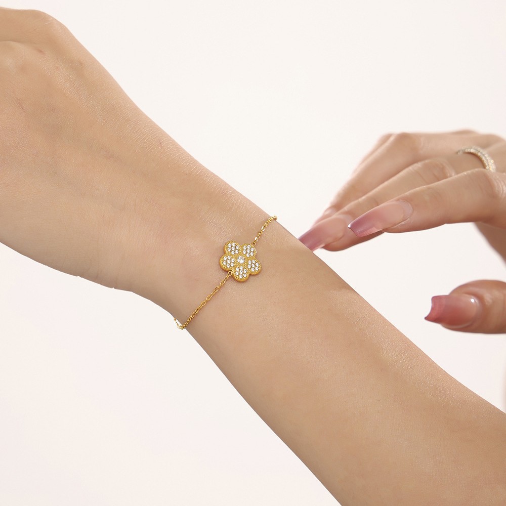 Flores de ciruela incrustadas de zircón superbrillo de diamante de lujo temperamento collar pulsera de acero inoxidable Dongguan conjunto de joyas mujeres