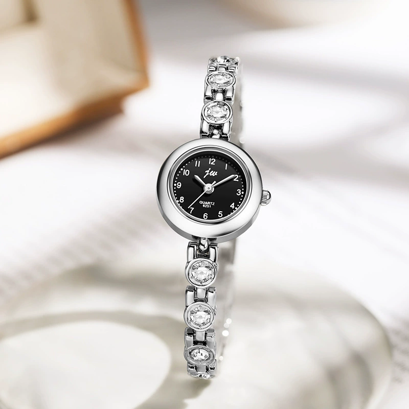 Sophisticated fashionable bracelet, small quartz watch, light luxury style