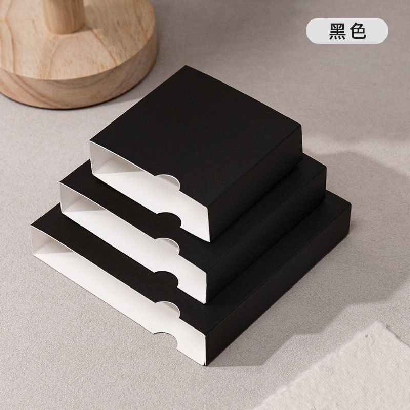 Funda de papel negro; 7*7*2cm