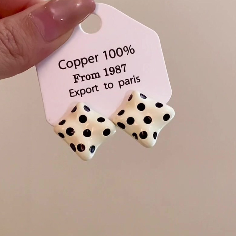 "Sugar Cube Bubbling" Black and White Polka Dot Diamond-Shaped Square Earrings, Korean-Style Sweet and Unique Geometric Earrings
