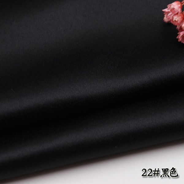厚手のつや消しサテン生地の高級服のウェディングドレス|undefined