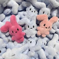 かわいいぬいぐるみの耳のウサギのブローチのヘアピンのアクセサリー