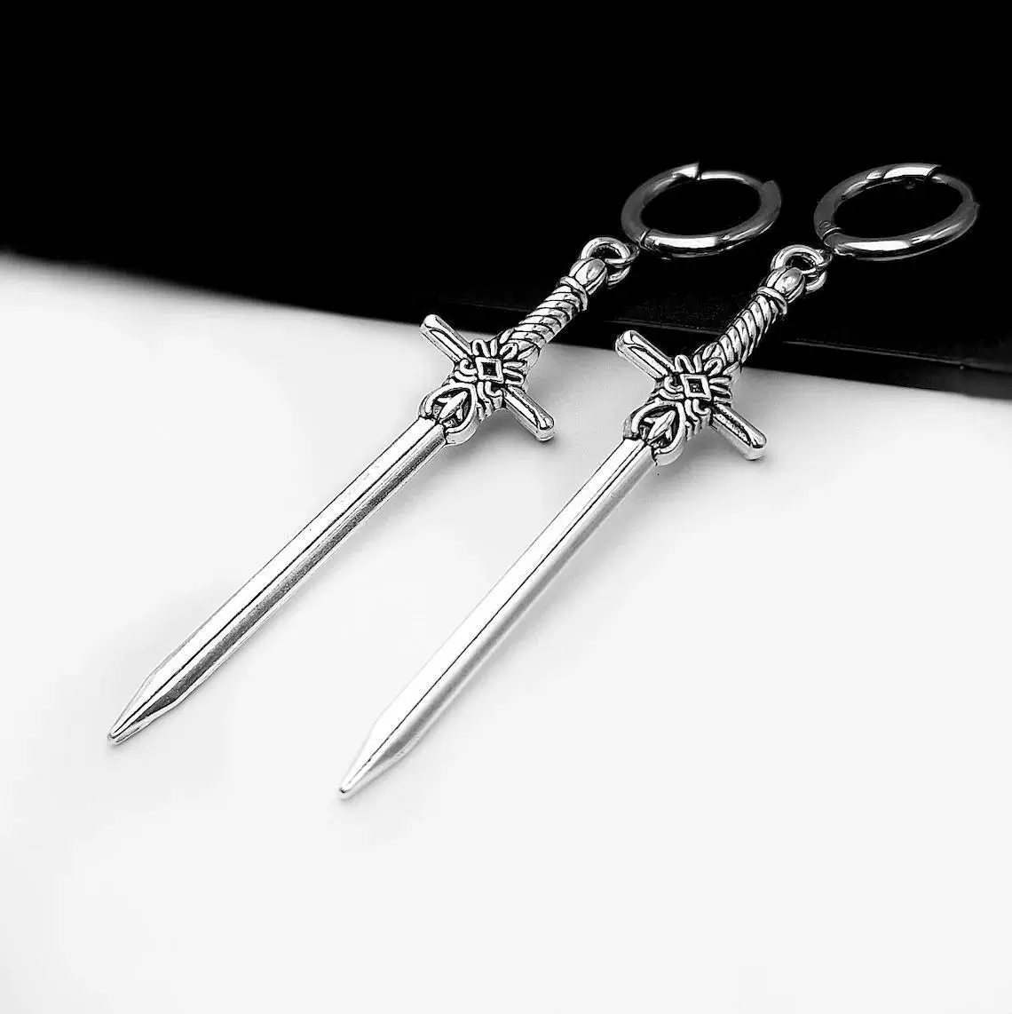 Серьги готический меч свисающие, Gothic AQ-5189, 8.8×6.8 см, легковесные 0.01 кг
