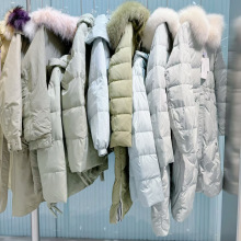 品牌羽绒服尾款女装清货杂款品牌折扣女装打包实体直播拿货批发