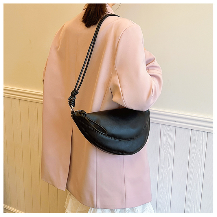 Women's Medium Pu Leather Solid Color Basic Semicircle Zipper Underarm Bag display picture 4