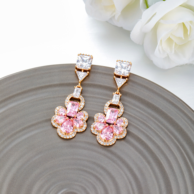 Xuping moda colección elegante ligera de lujo temperamento de alta sensación pendientes incrustadas de zircon europa y americana pendientes transfronterizos para mujeres
