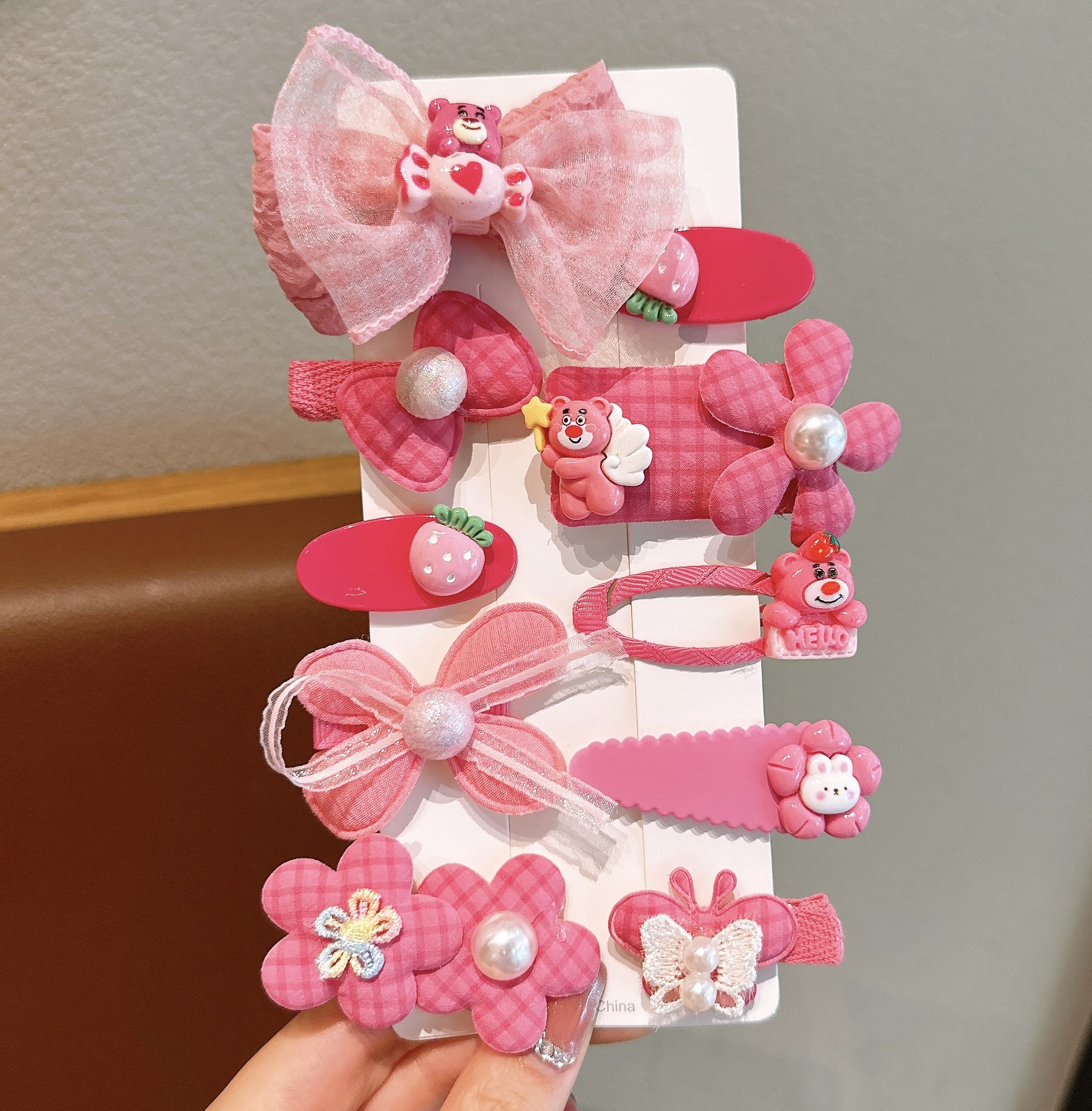 6# oso de fresas (accesorios de resina originales)