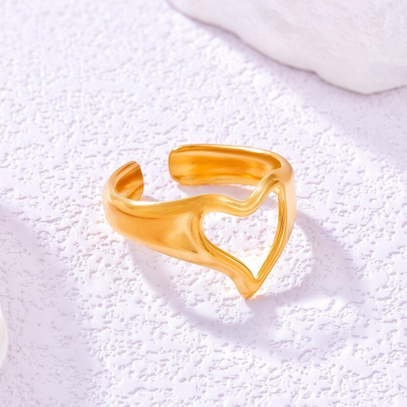 ヨーロッパとアメリカのファッション多用途愛ステンレス鋼リング女性のための 18 k 蝶中空オープンリング油圧ジュエリー卸売|undefined