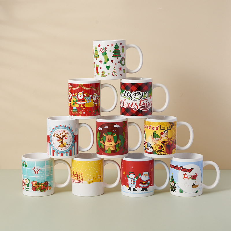 Comercio exterior al por mayor varios estilos de tazas de cerámica de Navidad juegos de regalo de mano de vacaciones tazas de café caseras tazas de agua