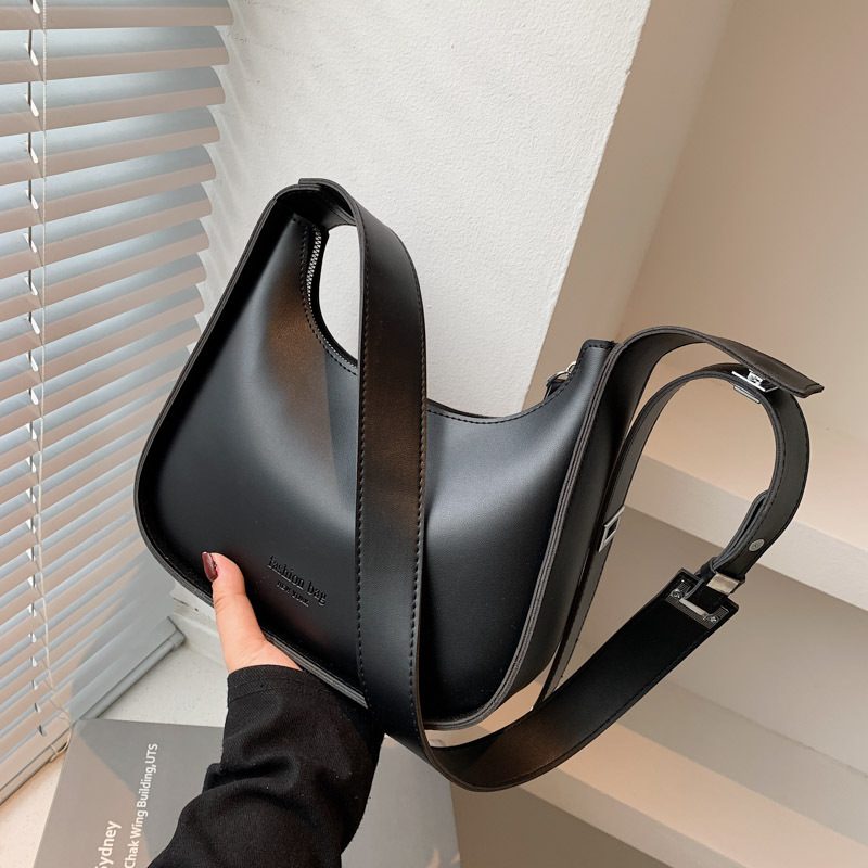 2023 New Arrival Cross-Border Women's Bag: Versatile Winter Vintage Shoulder Bag with Stylish, Trendy Wide Strap for Crossbody Use