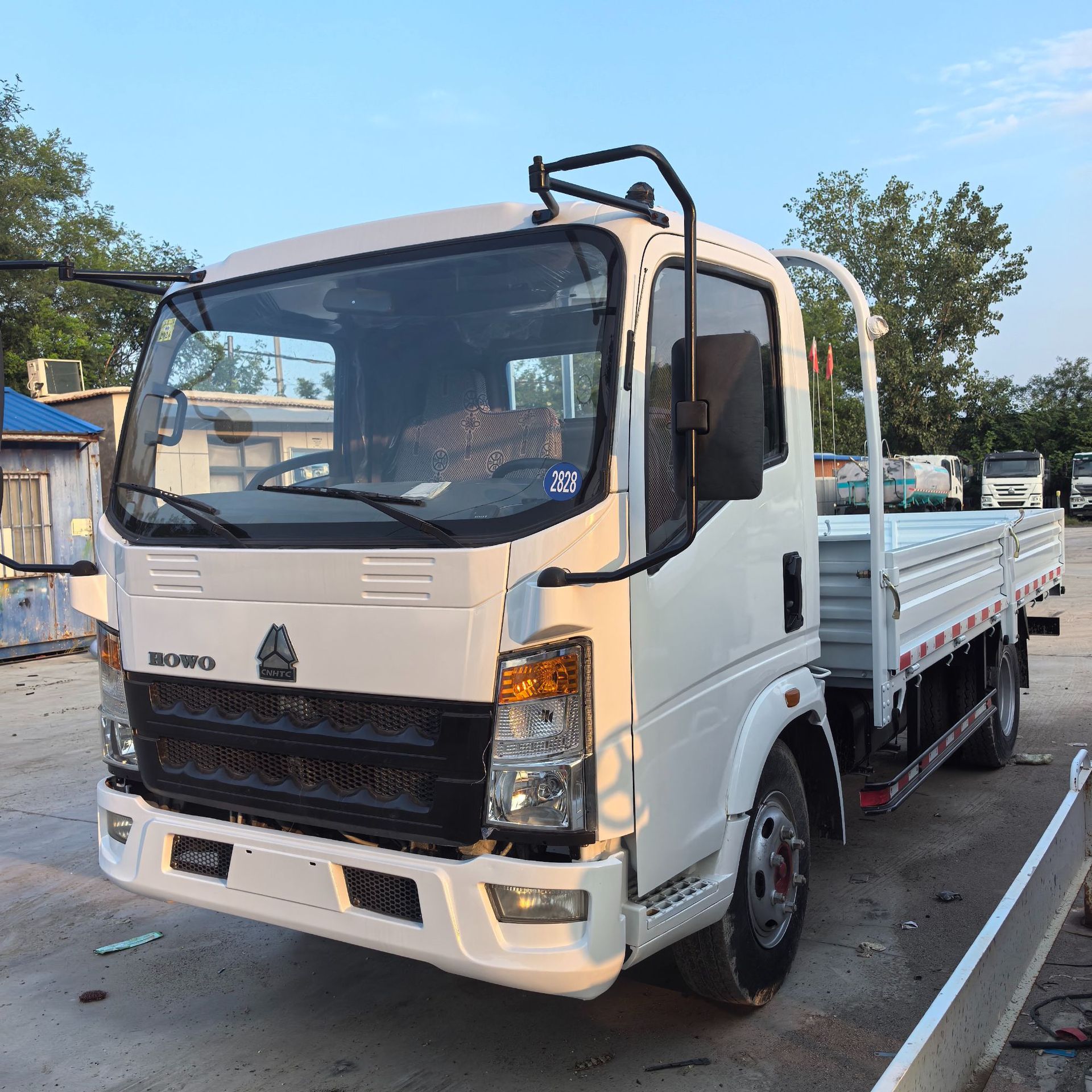 Manufacturer of cross-border African and Central Asian engineering dump trucks, construction site and mining tipper trucks, and construction waste transport vehicles