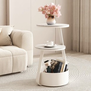 Кремовый современный и минималистичный диван, журнальный столик для кровати