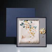 手工刺绣真丝围巾套装特色胸针礼品苏州丝巾礼物送老外礼盒装高档