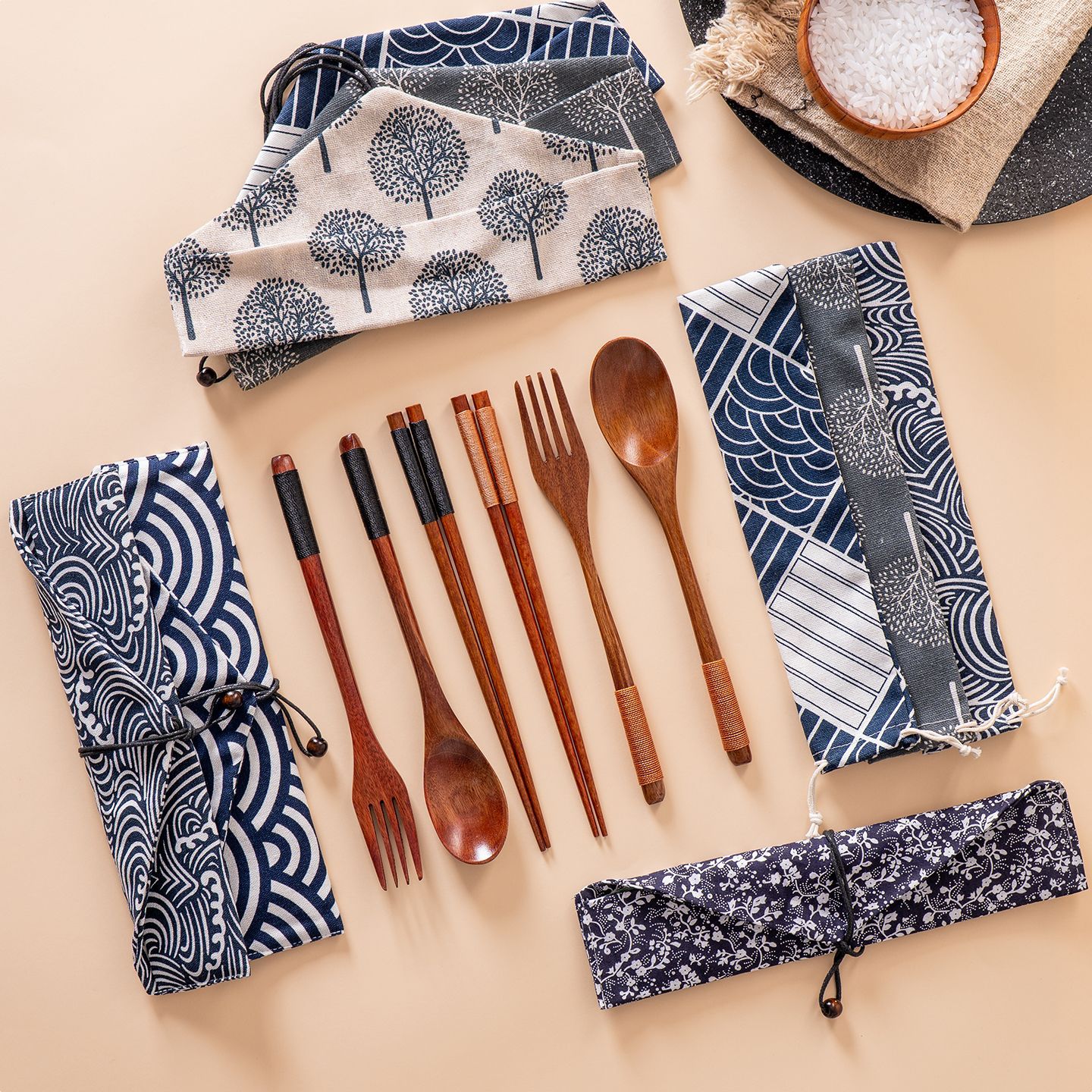 Mo Ming estilo japonés 22,5 cm palillos de madera tenedor cuchara juego de tres piezas palillos domésticos de cocina bolsa de tela de almacenamiento de alambre de red