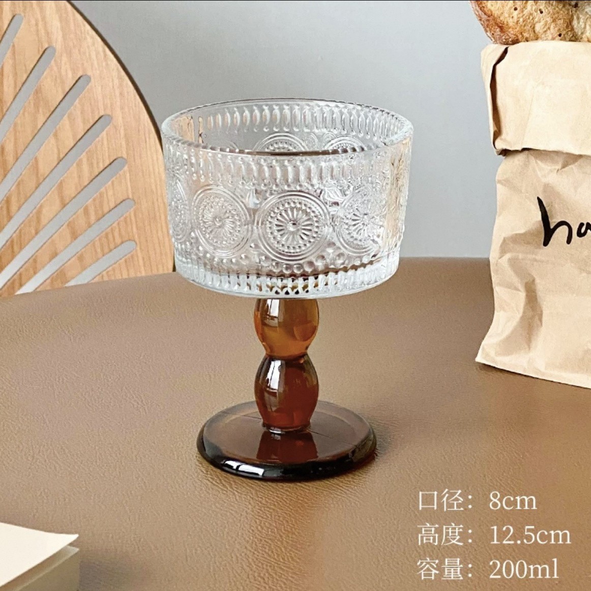 호박색 베고니아 꽃 키가 큰 다리