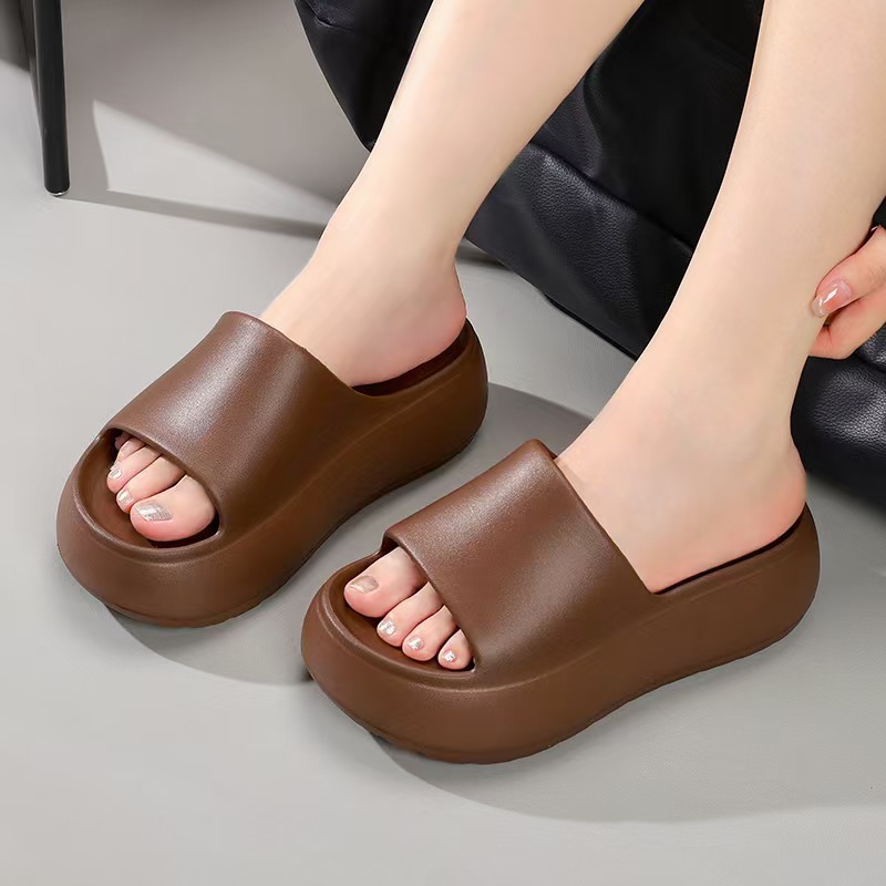 Nuevas zapatillas Eva para mujeres con suelas gruesas de 6 centímetros antideslizantes y ocio en verano, zapatillas frías para mujeres de color sólido en la playa