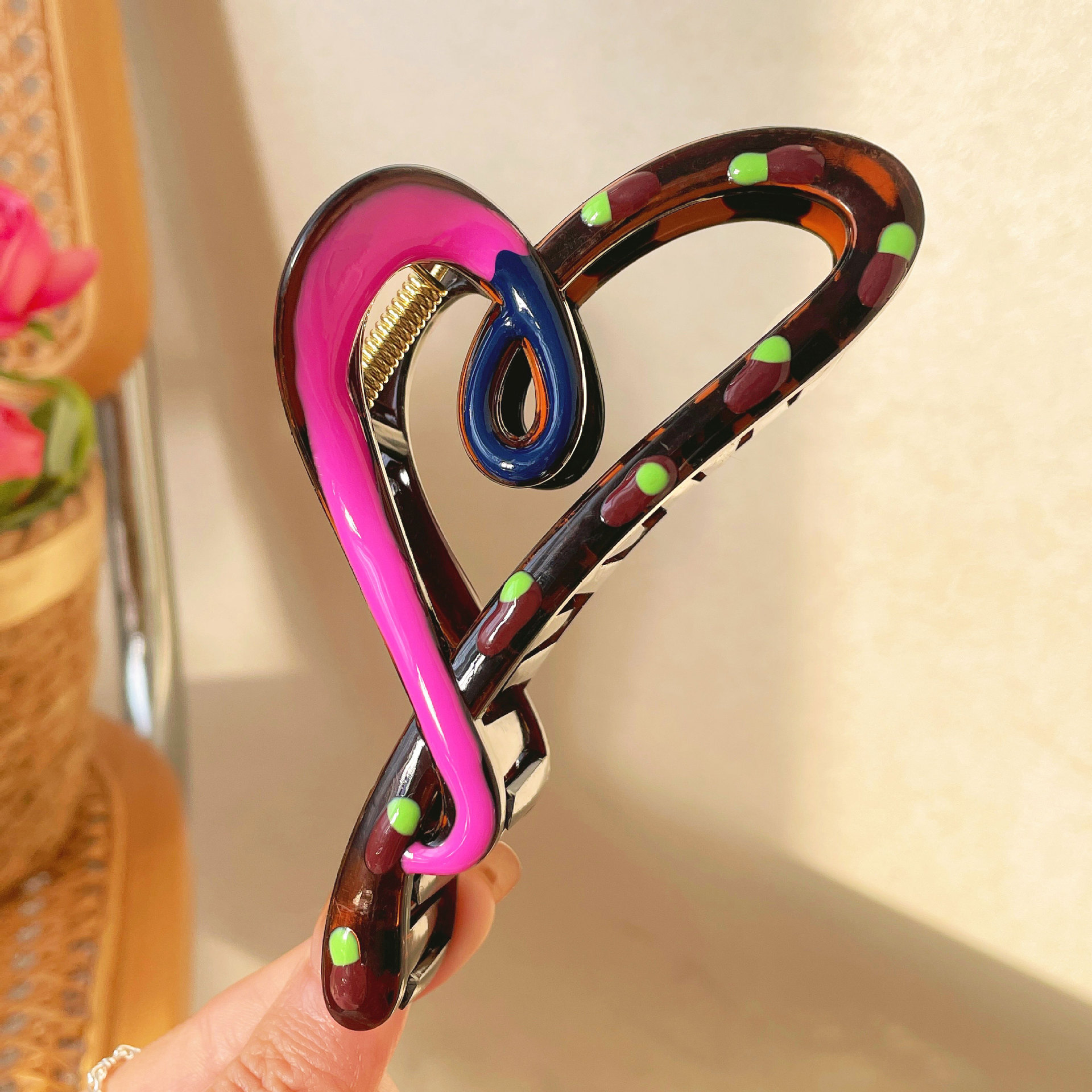 Contrast rose pink love gripper