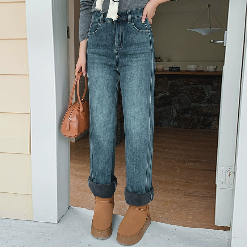 Плюс размер женщины ретро джинсы женские прямые тощие брюки 2024 зимние толстые мм бархатные толстые брюки NK1090