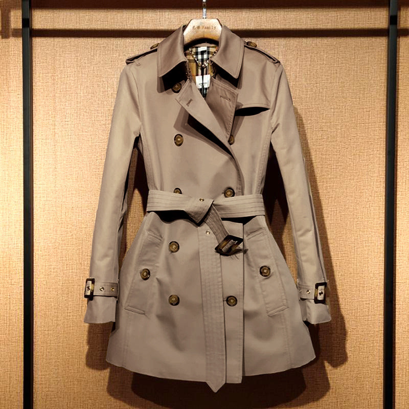 High-End Trench Coat with a Tailored Waist, Short Style for Petite Women, Spring British Style with Double-Breasted Buttons