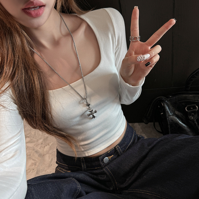 New Square-Neck Long-Sleeve T-Shirt for Women, Autumn and Winter, Short Cropped Base Shirt, White Slim-Fit, Flattering, Regular Shoulder Top New Square-Neck Long-Sleeve T-Shirt for Women, Autumn and Winter, Short Cropped Base Shirt, White Slim-Fit, Flattering, Regular Shoulder Top